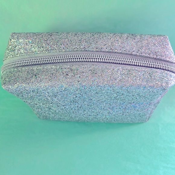 🩷 ULTA SILVER GLITTER MAKE- UP  BAG NEW - Picture 2 of 8